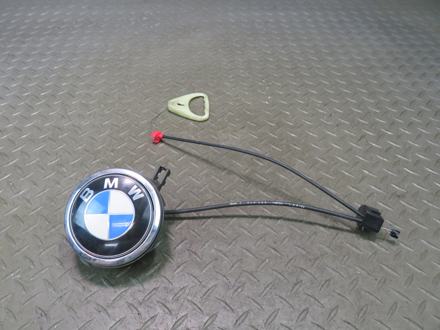 2006-2010 BMW E63 E64 M6 Rear Trunk Lid Open Release Handle w Emblem 7061327