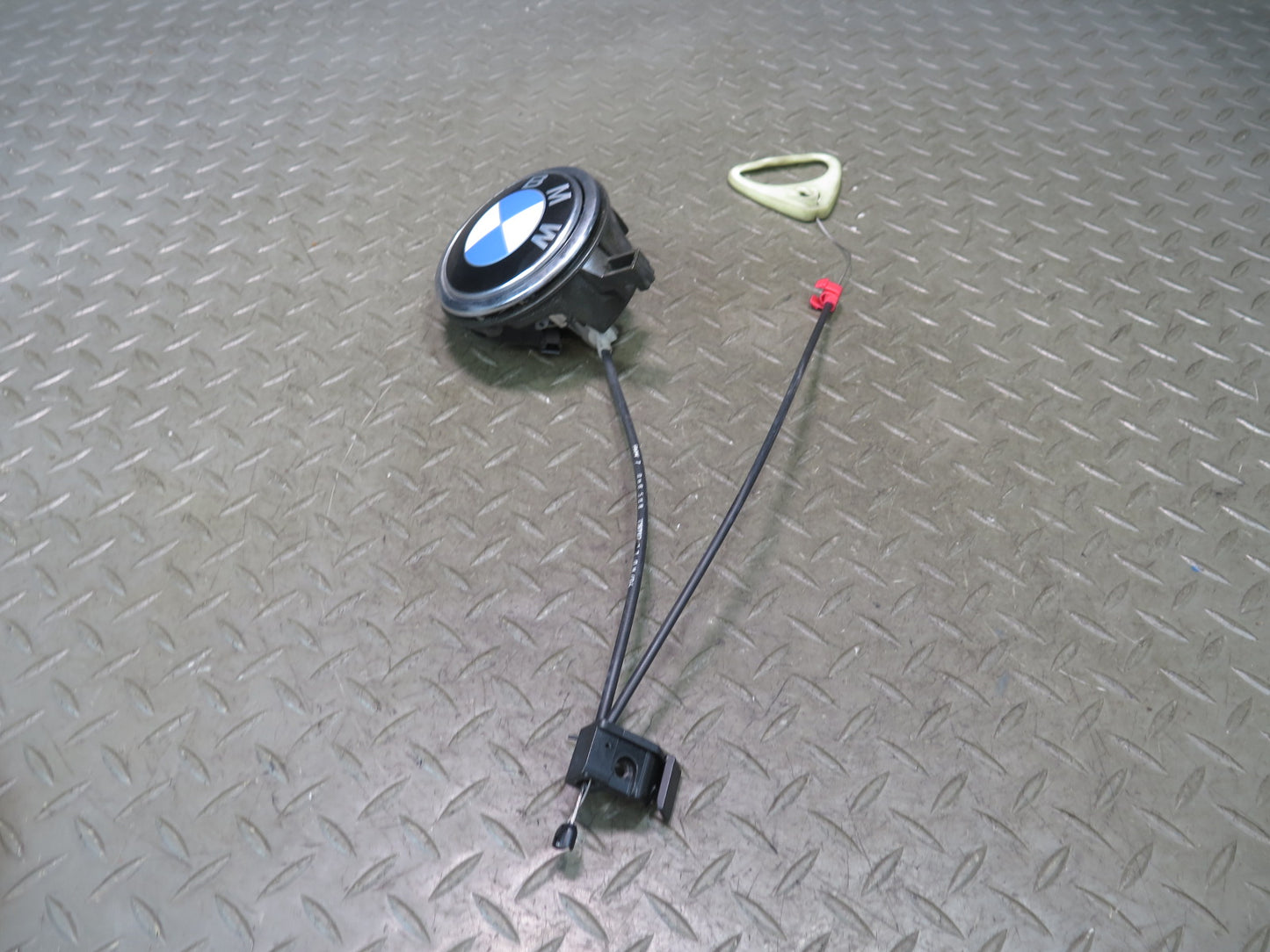 2006-2010 BMW E63 E64 M6 Rear Trunk Lid Open Release Handle w Emblem 7061327