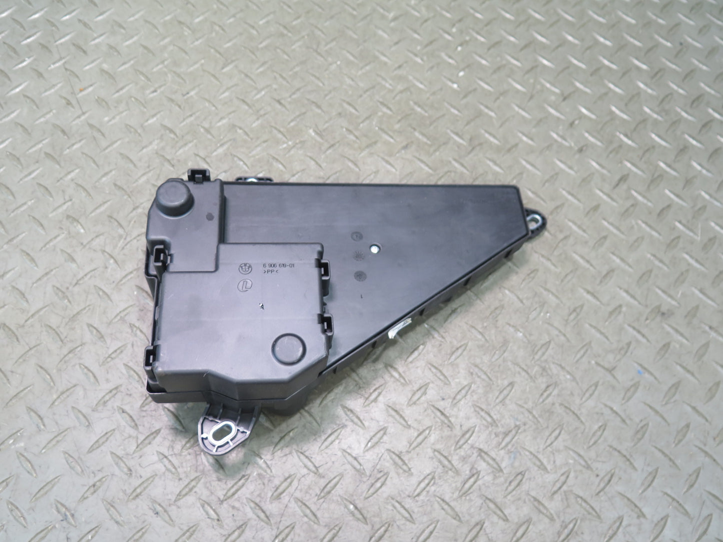 2006-2010 BMW E64 E63 M6 Rear Trunk Power Distribution Fuse Relay Box 6906619