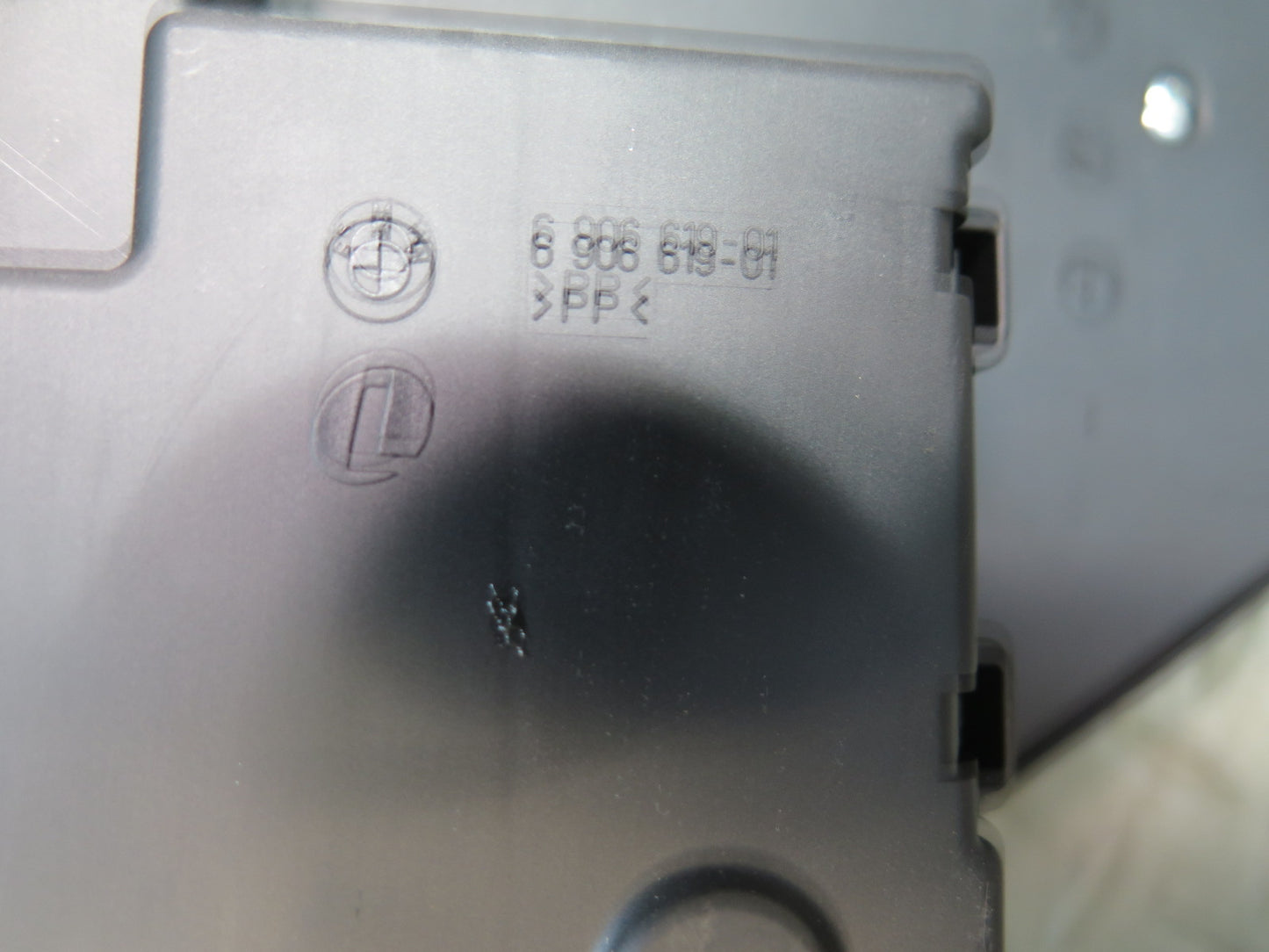 2006-2010 BMW E64 E63 M6 Rear Trunk Power Distribution Fuse Relay Box 6906619