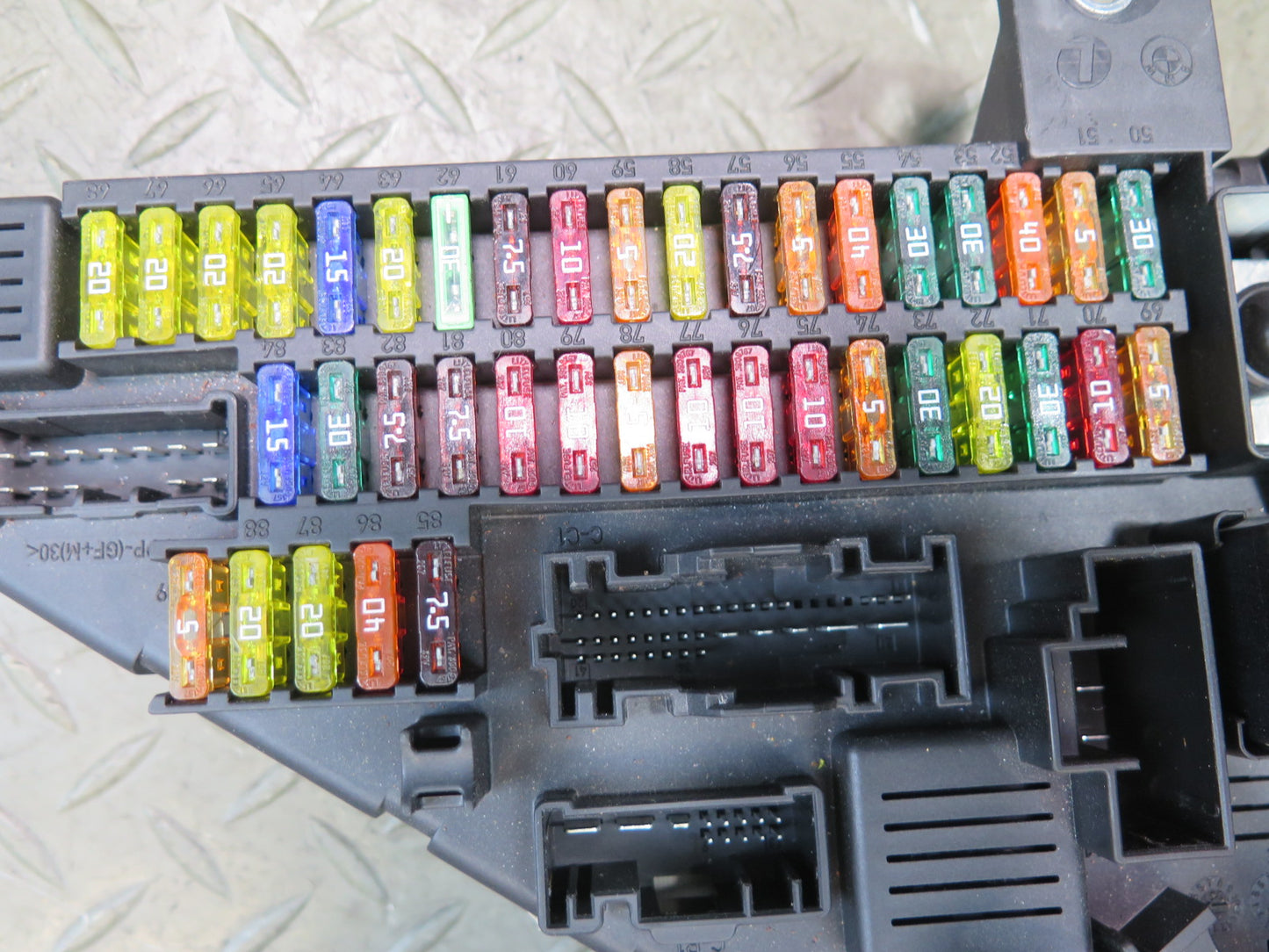 2006-2010 BMW E64 E63 M6 Rear Trunk Power Distribution Fuse Relay Box 6906619