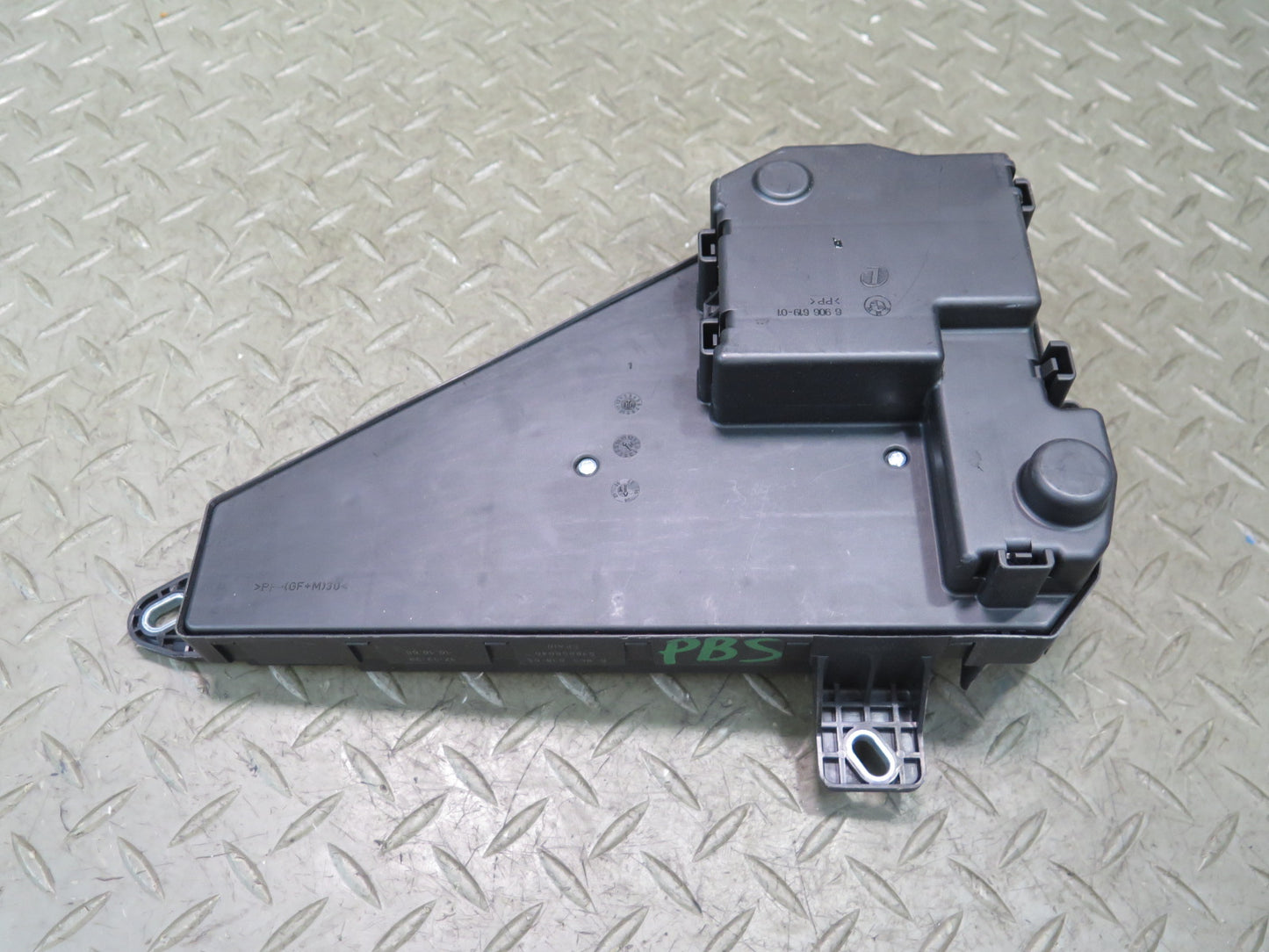 2006-2010 BMW E64 E63 M6 Rear Trunk Power Distribution Fuse Relay Box 6906619