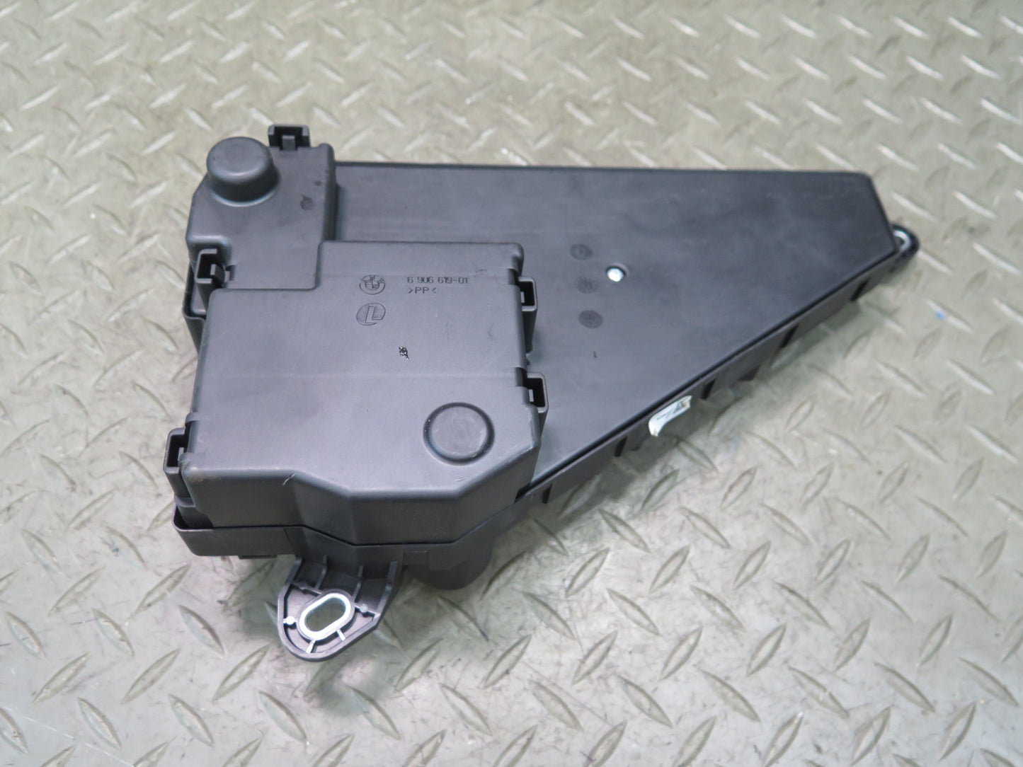2006-2010 BMW E64 E63 M6 Rear Trunk Power Distribution Fuse Relay Box 6906619