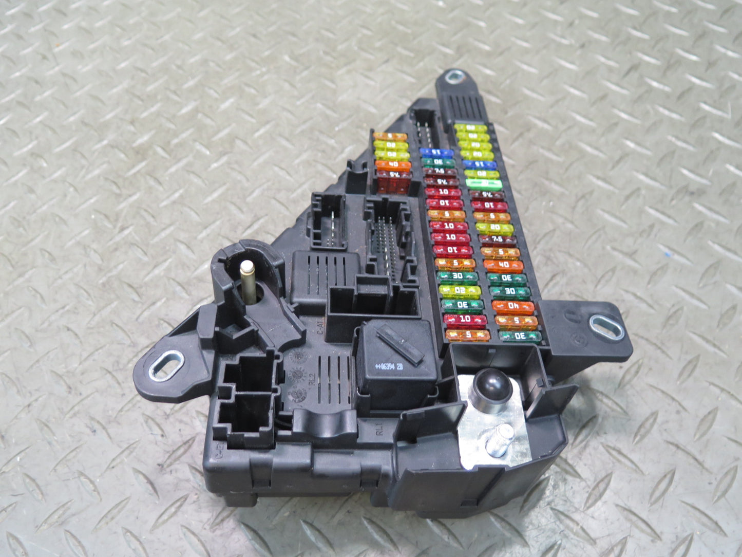 2006-2010 BMW E64 E63 M6 Rear Trunk Power Distribution Fuse Relay Box 6906619