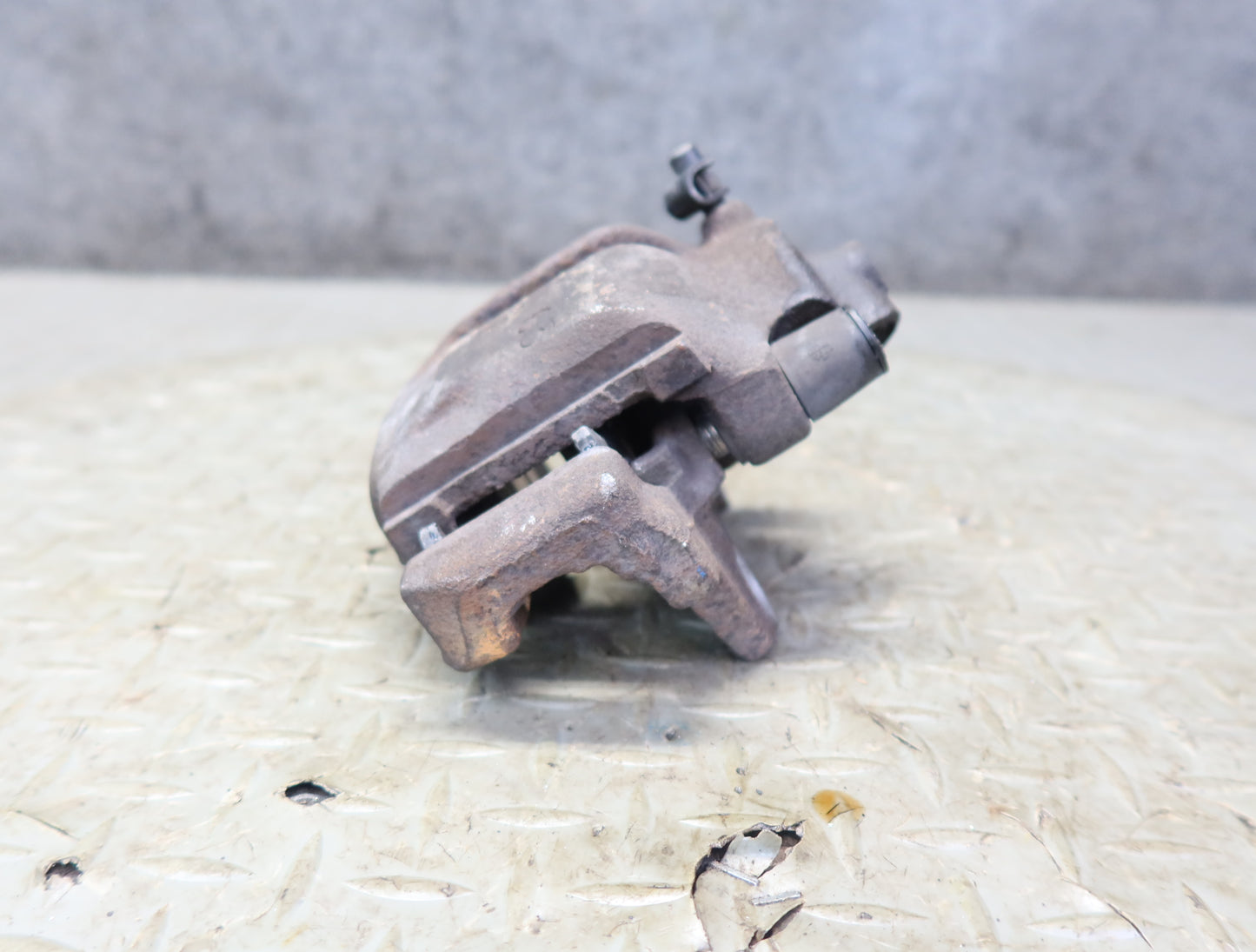 03-08 BMW E86 E85 Z4 3.0L RWD Set of 2 Rear Left & Right Brake Caliper OEM