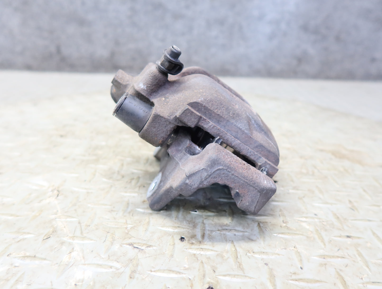 03-08 BMW E86 E85 Z4 3.0L RWD Set of 2 Rear Left & Right Brake Caliper OEM