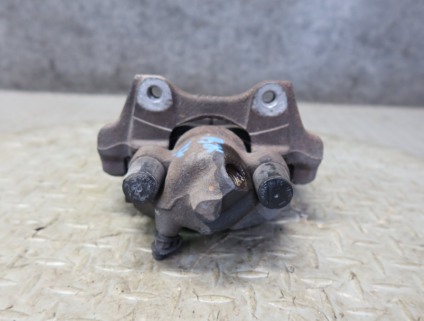 03-08 BMW E86 E85 Z4 3.0L RWD Set of 2 Rear Left & Right Brake Caliper OEM