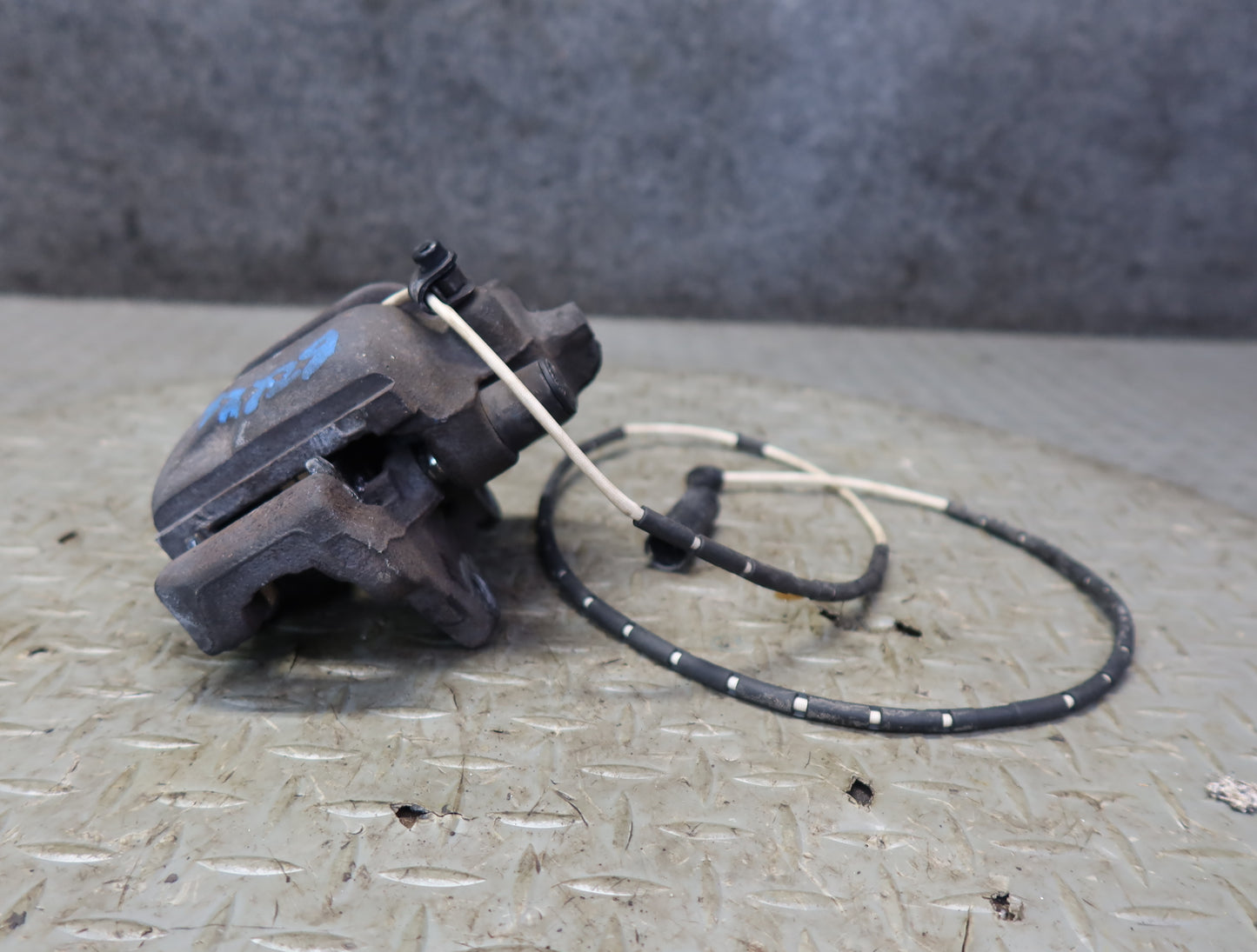 03-08 BMW E86 E85 Z4 3.0L RWD Set of 2 Rear Left & Right Brake Caliper OEM