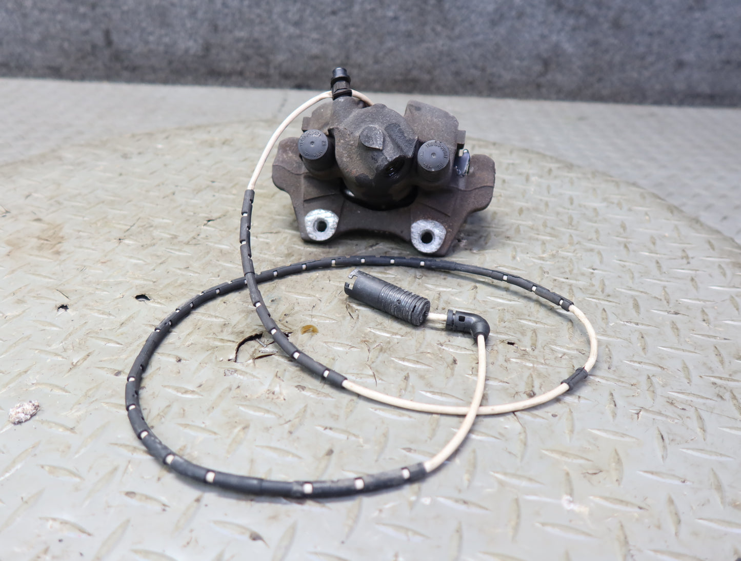 03-08 BMW E86 E85 Z4 3.0L RWD Set of 2 Rear Left & Right Brake Caliper OEM