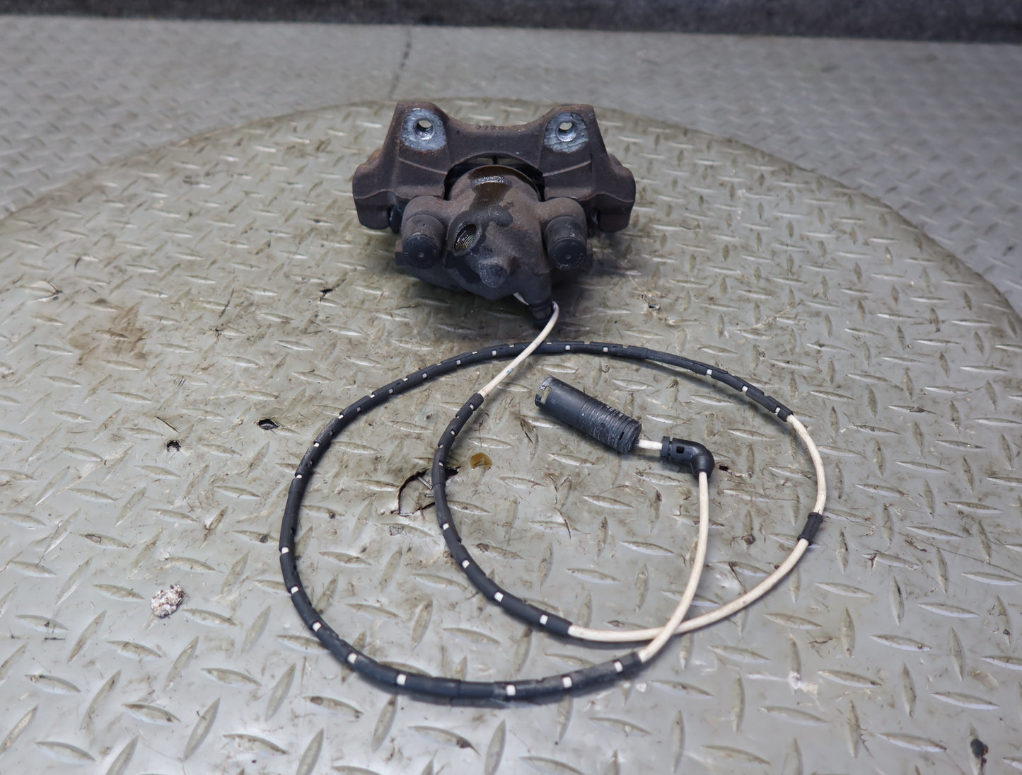 03-08 BMW E86 E85 Z4 3.0L RWD Set of 2 Rear Left & Right Brake Caliper OEM