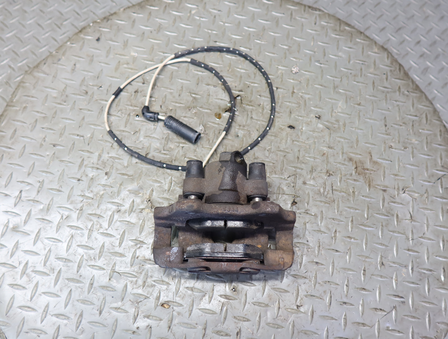 03-08 BMW E86 E85 Z4 3.0L RWD Set of 2 Rear Left & Right Brake Caliper OEM