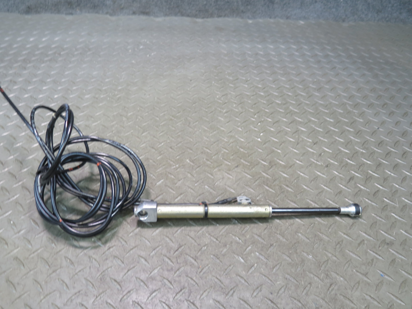 2006-2010 BMW E64 M6 Convertible TOP Roof Rear Right Hydraulic Cylinder