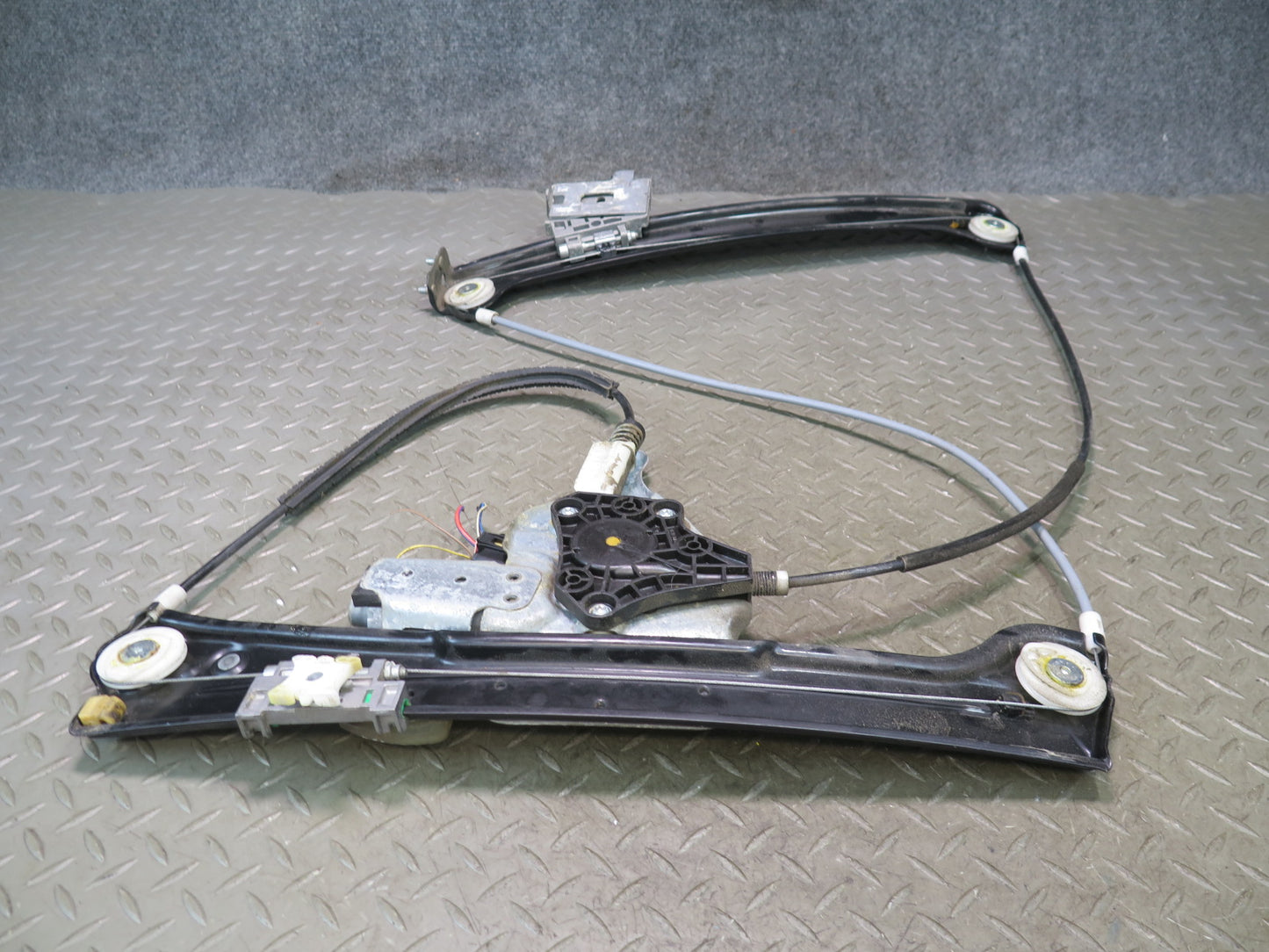2006-2010 BMW E63 E64 M6 Right Door Window Regulator w Motor