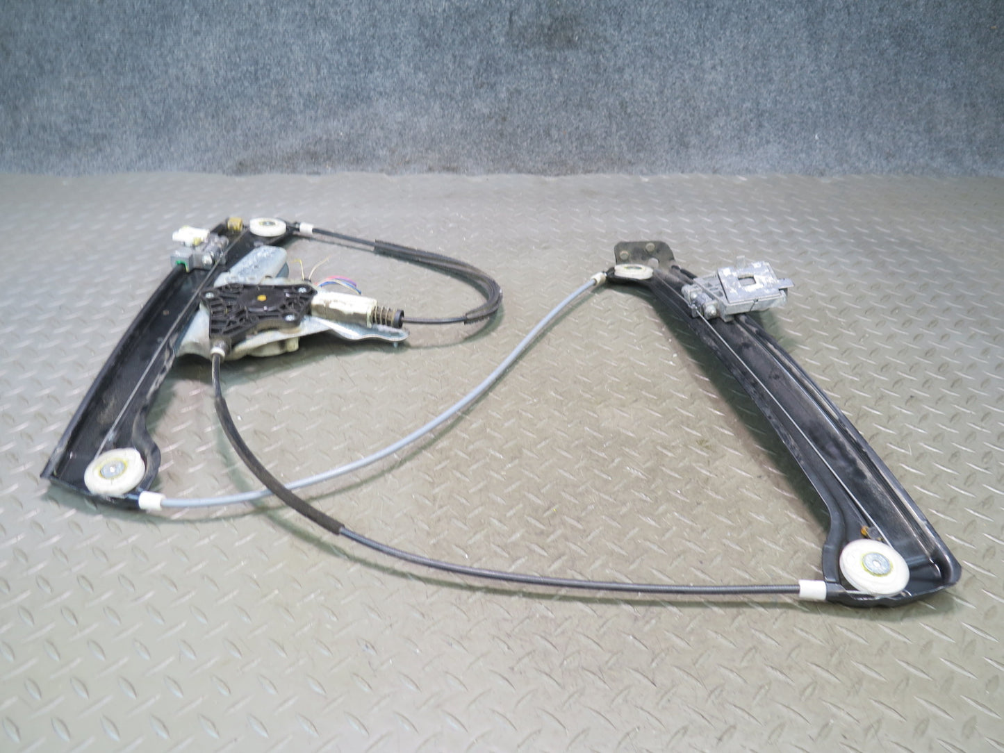 2006-2010 BMW E63 E64 M6 Right Door Window Regulator w Motor