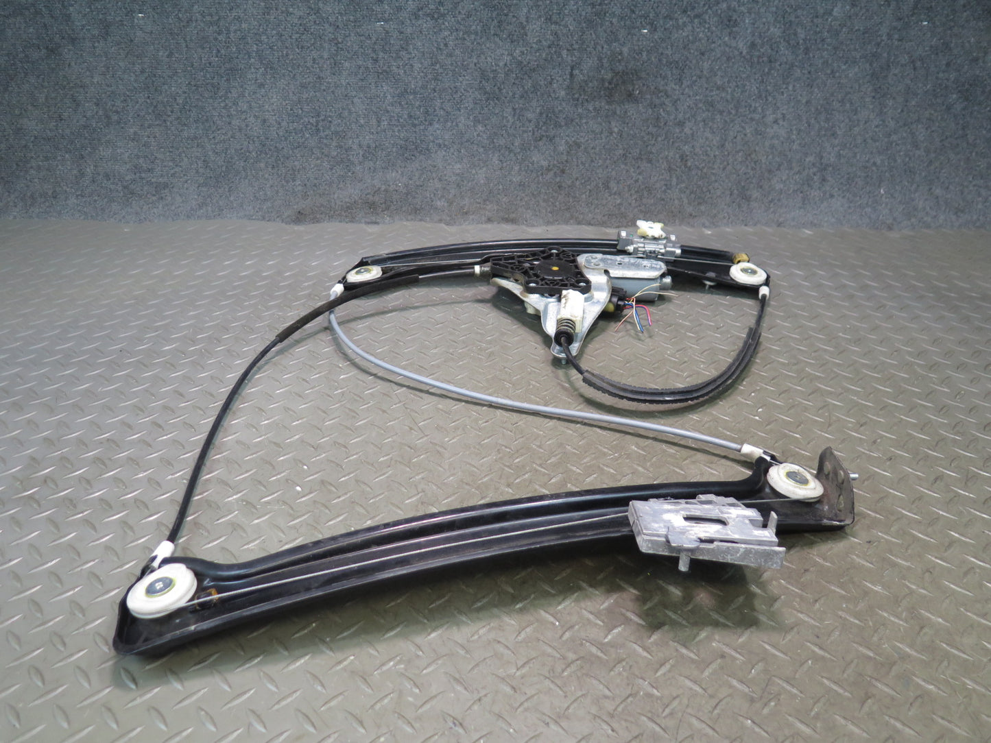 2006-2010 BMW E63 E64 M6 Right Door Window Regulator w Motor