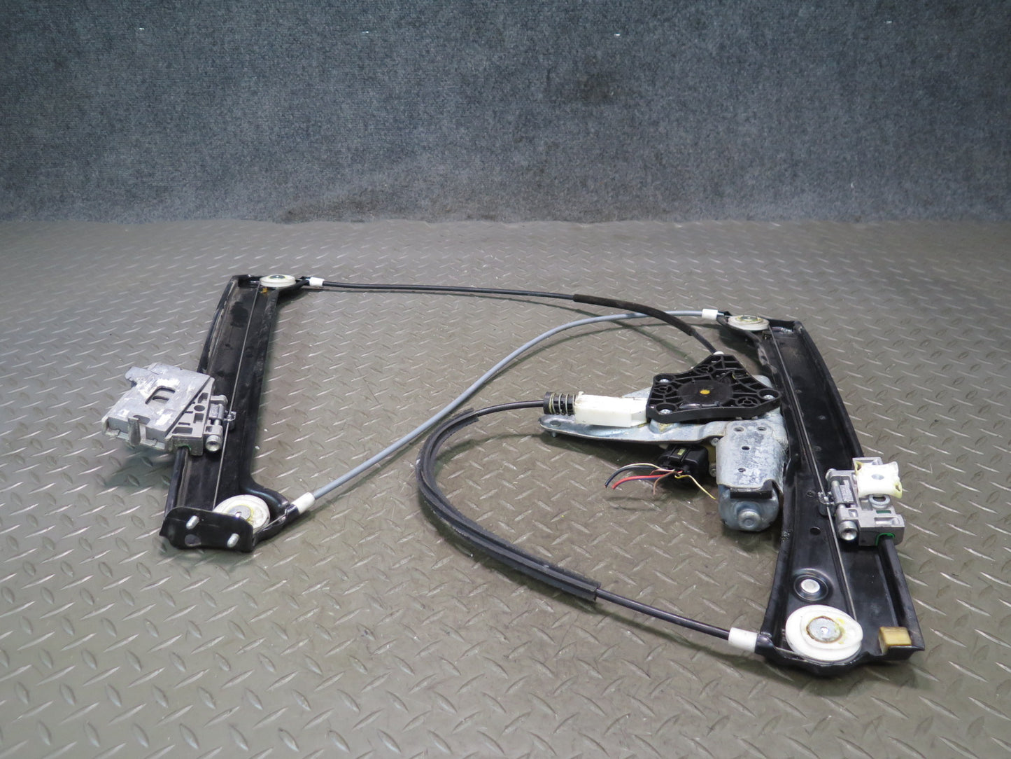 2006-2010 BMW E63 E64 M6 Right Door Window Regulator w Motor
