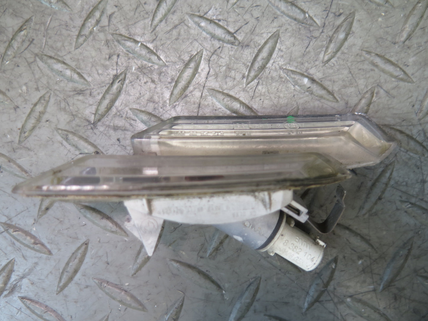 2006-2010 BMW E63 E64 M6 Front Right Fender Turn Signal Light Lamp Emblem Set