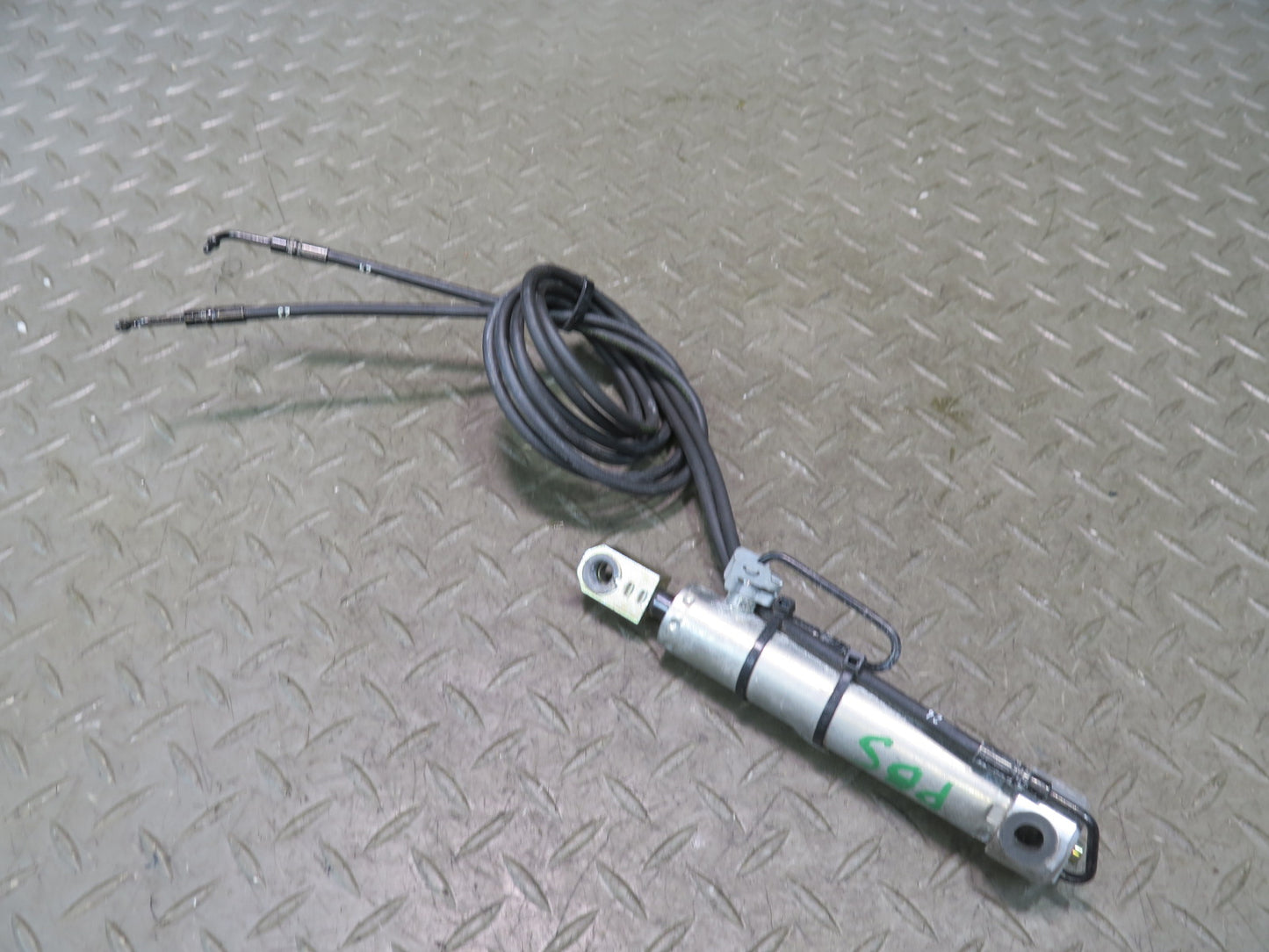 2006-2010 BMW E64 M6 Convertible TOP Roof Rear Right Hydraulic Cylinder