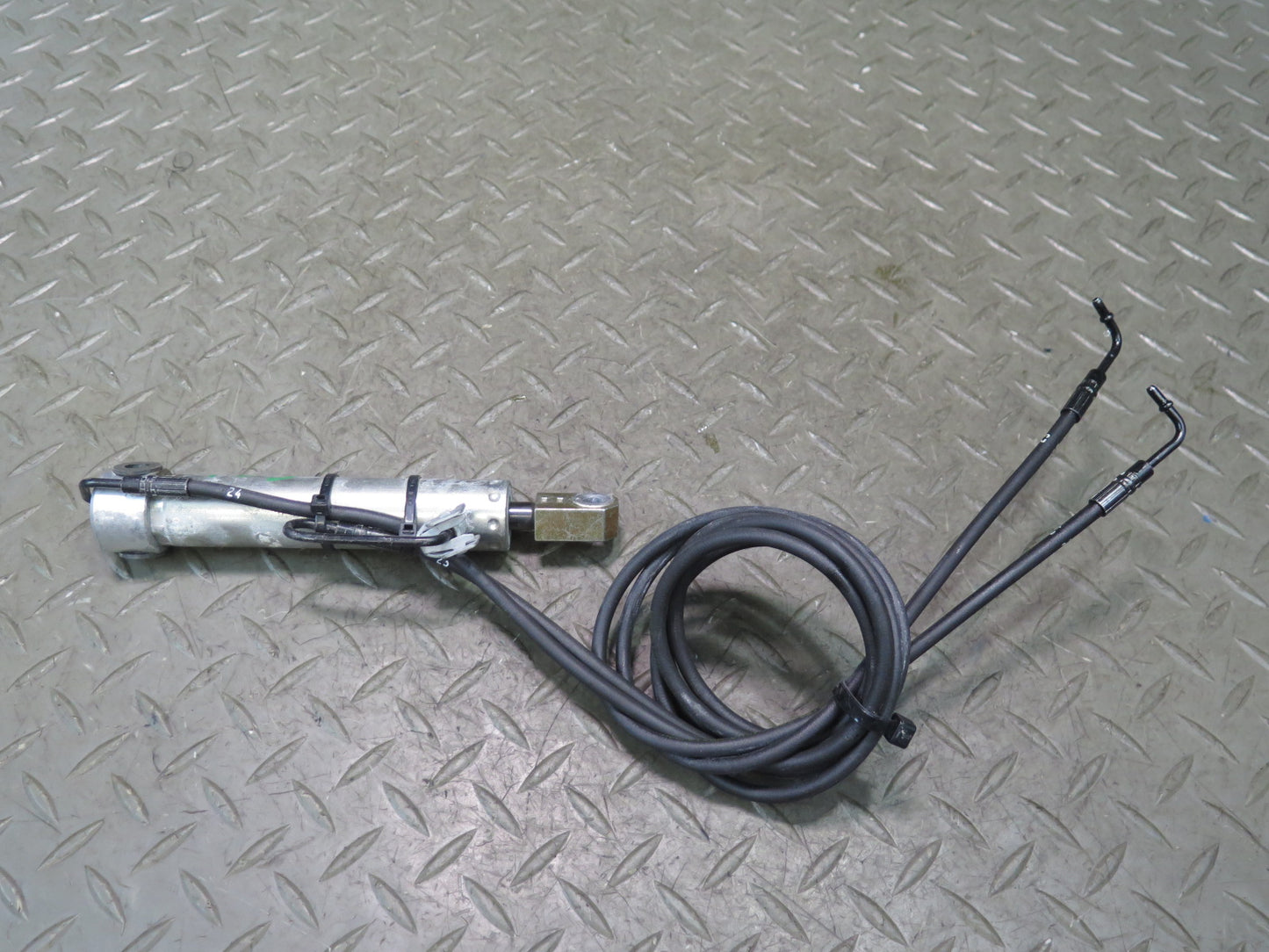 2006-2010 BMW E64 M6 Convertible TOP Roof Rear Right Hydraulic Cylinder