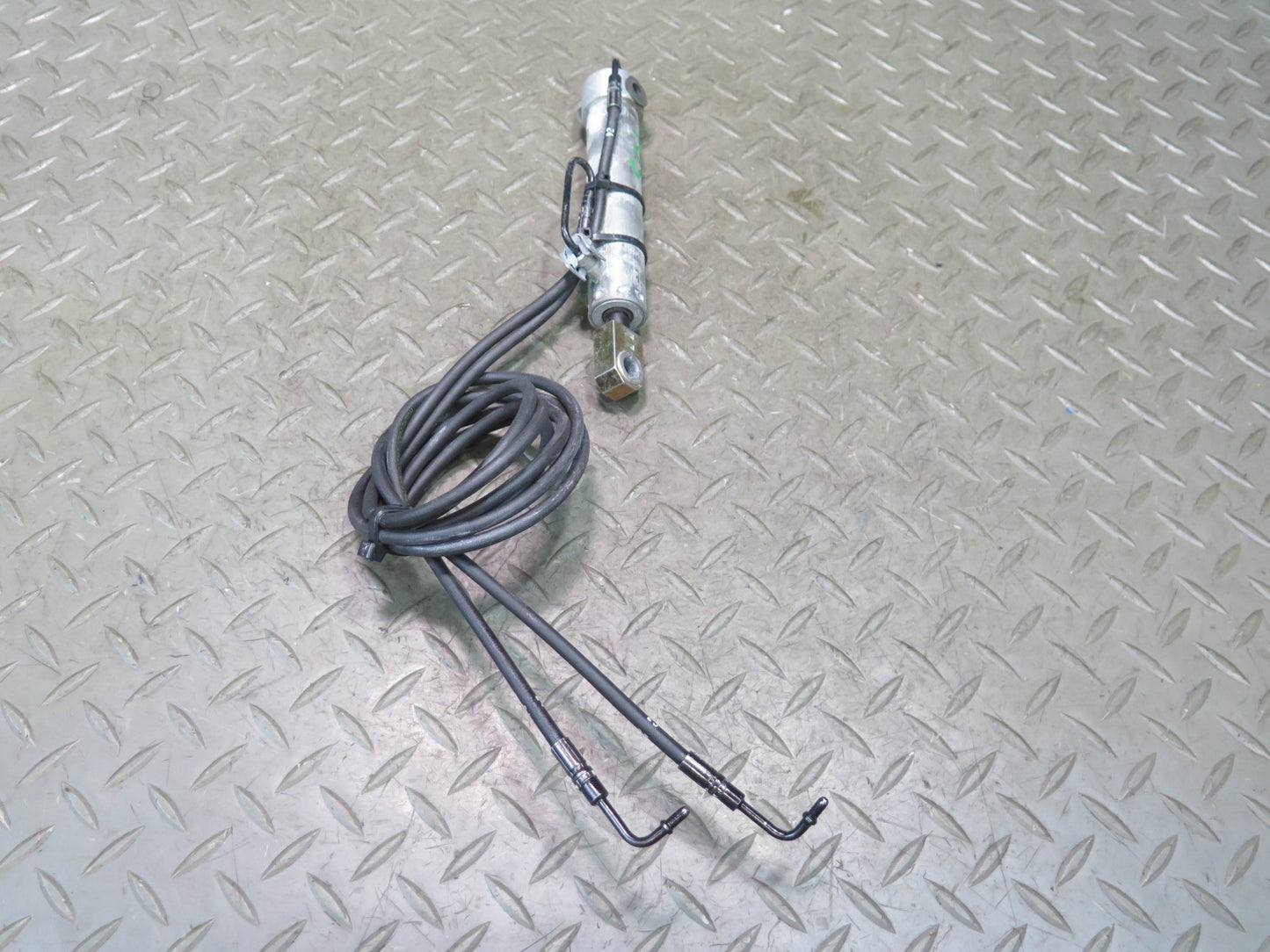 2006-2010 BMW E64 M6 Convertible TOP Roof Rear Right Hydraulic Cylinder