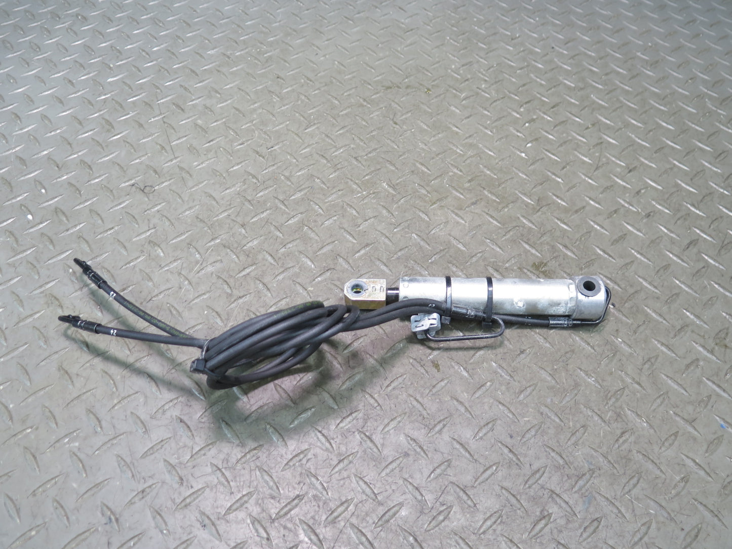2006-2010 BMW E64 M6 Convertible TOP Roof Rear Right Hydraulic Cylinder