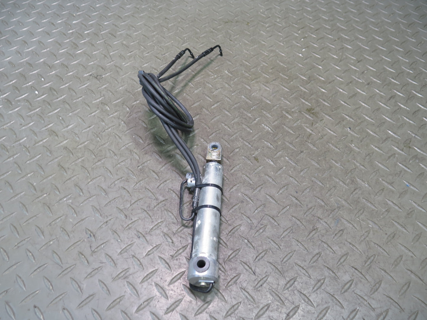 2006-2010 BMW E64 M6 Convertible TOP Roof Rear Right Hydraulic Cylinder