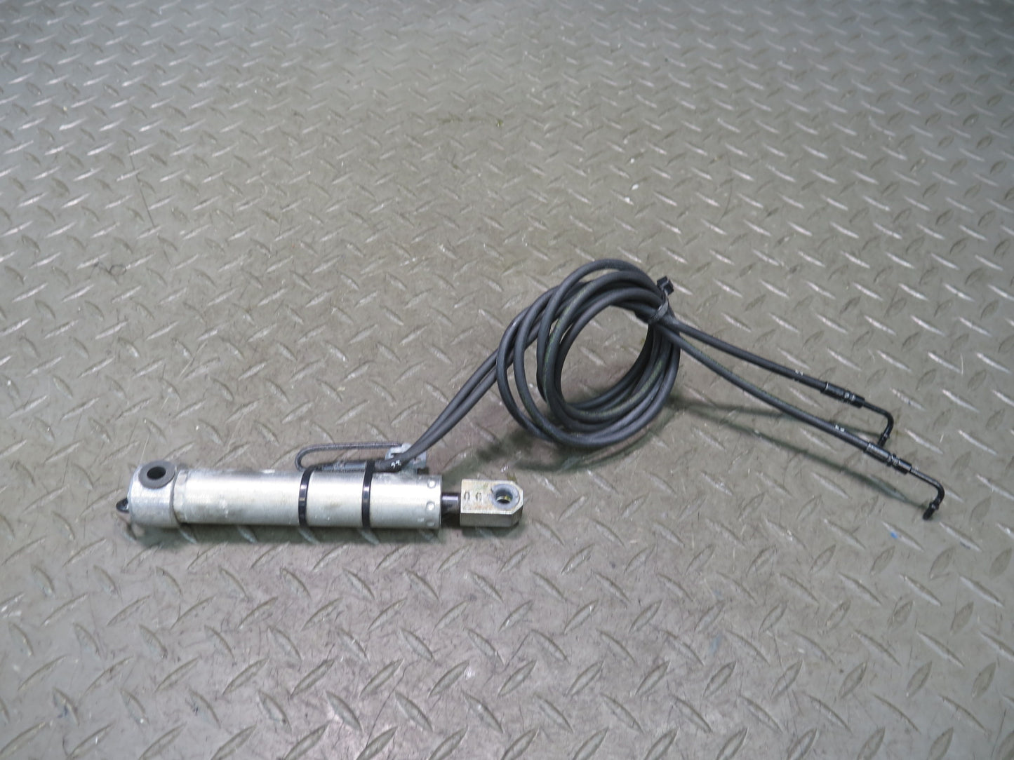 2006-2010 BMW E64 M6 Convertible TOP Roof Rear Right Hydraulic Cylinder