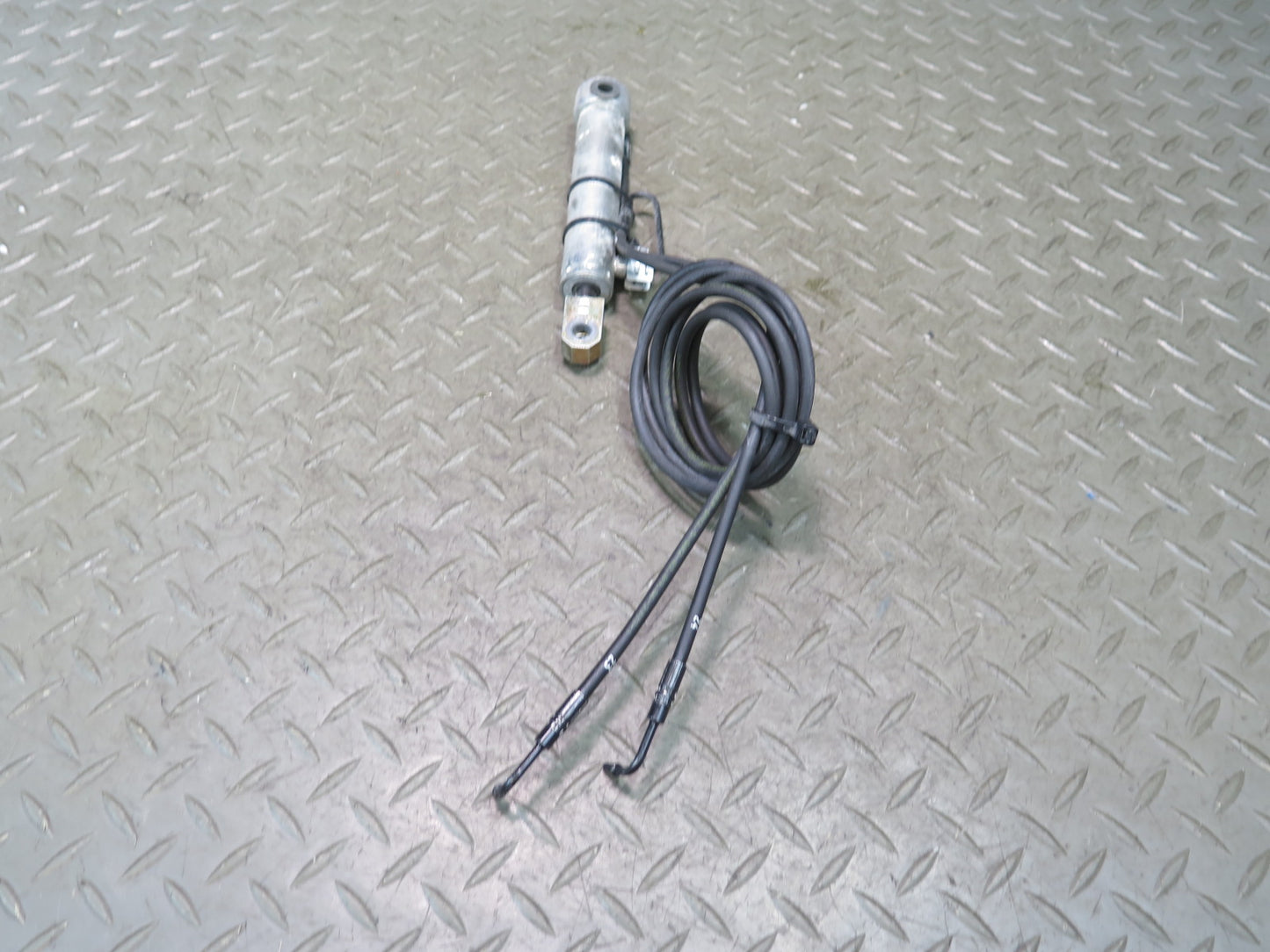 2006-2010 BMW E64 M6 Convertible TOP Roof Rear Right Hydraulic Cylinder