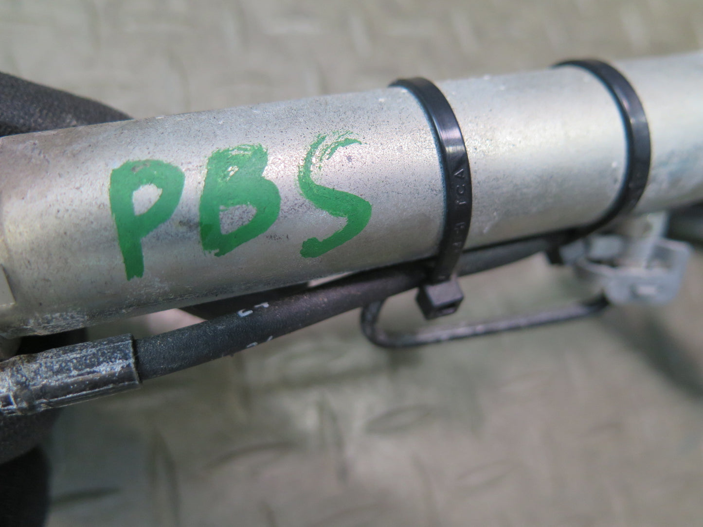 2006-2010 BMW E64 M6 Convertible TOP Roof Rear Right Hydraulic Cylinder