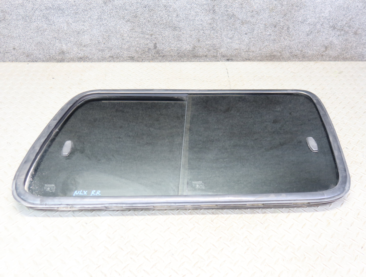 1996-1997 Lexus FZJ80L LX450 Rear Right Quarter Glass Window
