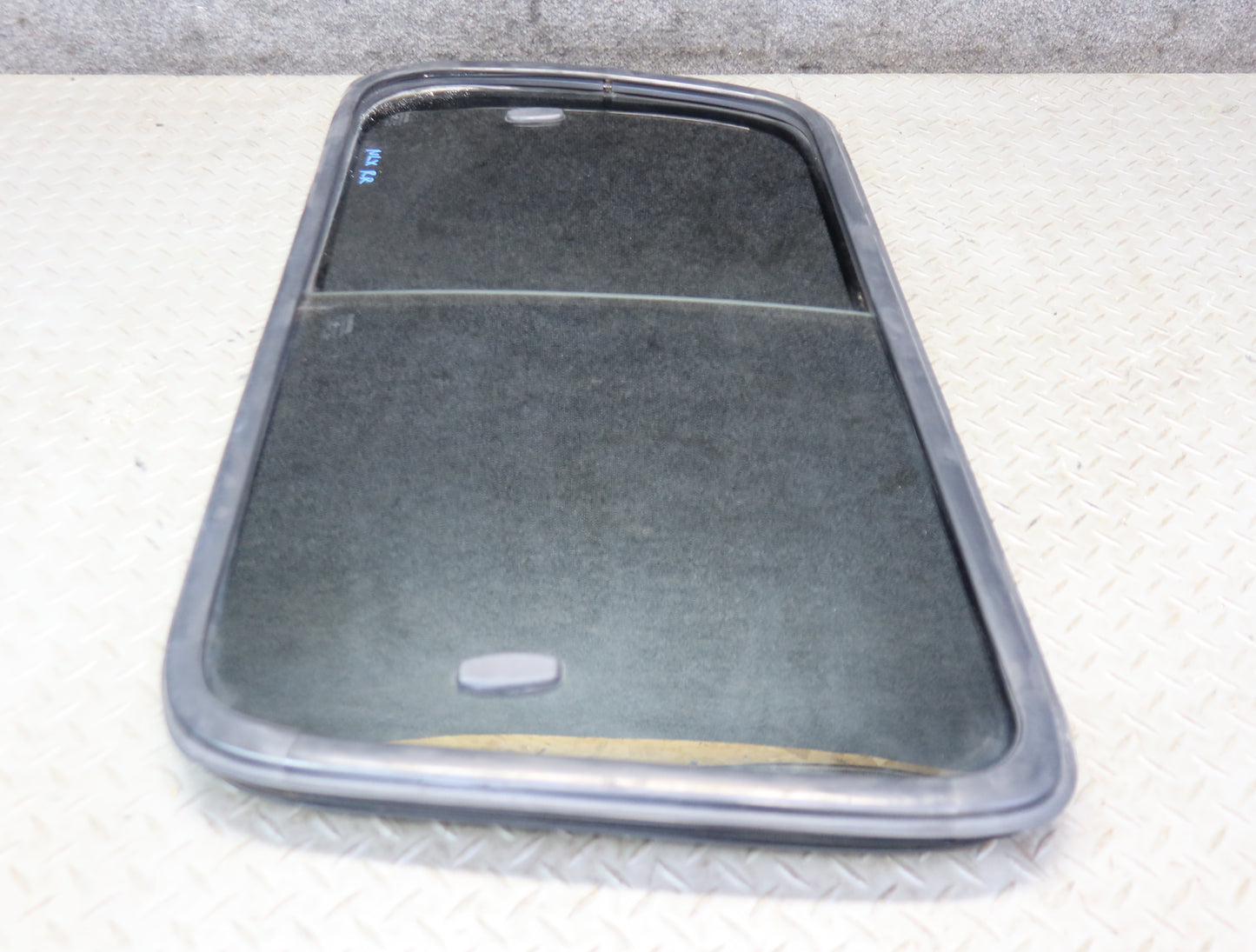 1996-1997 Lexus FZJ80L LX450 Rear Right Quarter Glass Window