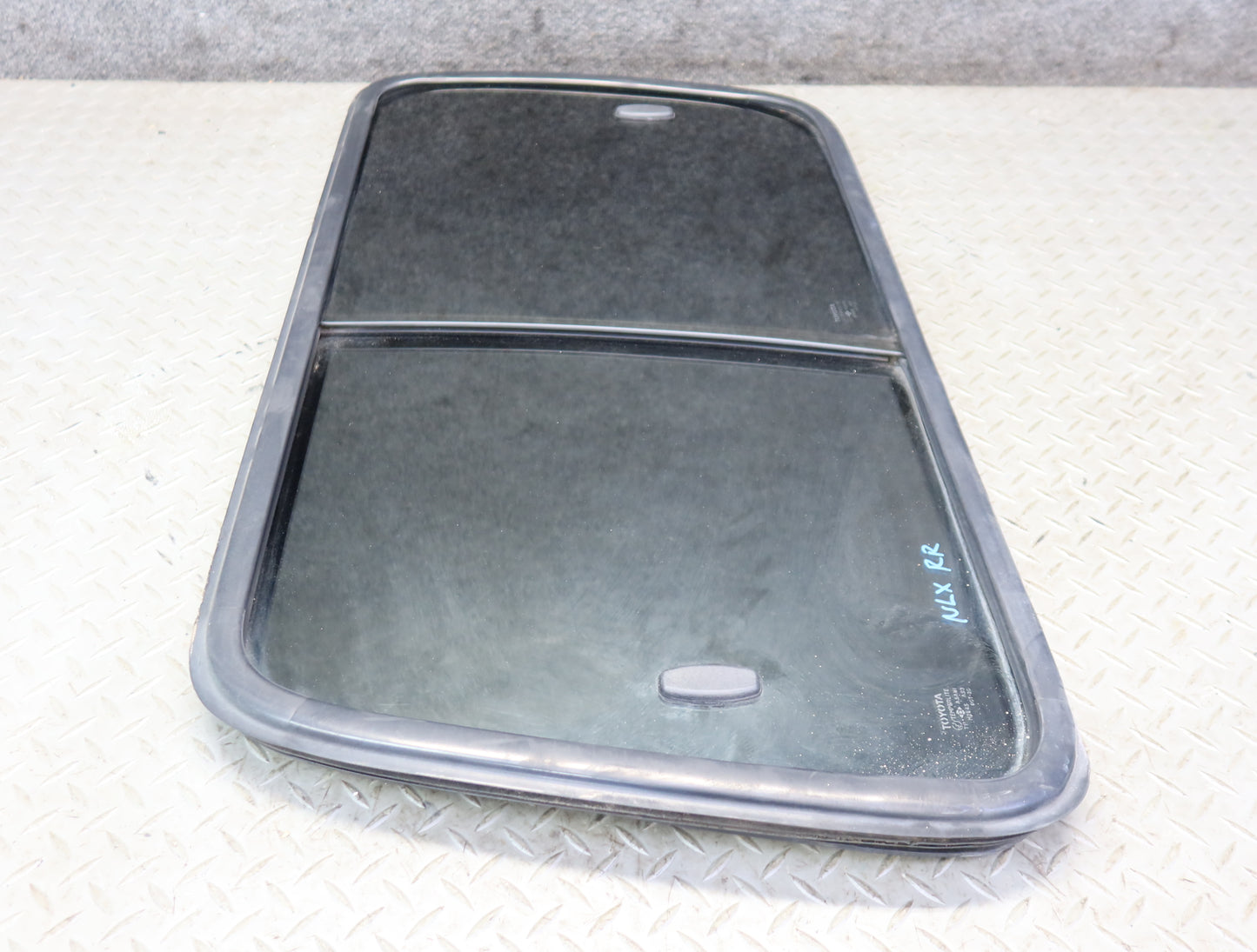 1996-1997 Lexus FZJ80L LX450 Rear Right Quarter Glass Window