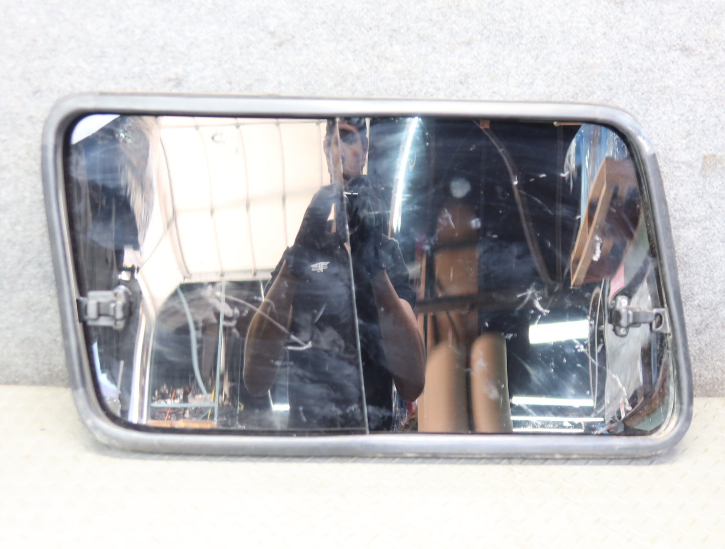 1996-1997 Lexus FZJ80L LX450 Rear Right Quarter Glass Window
