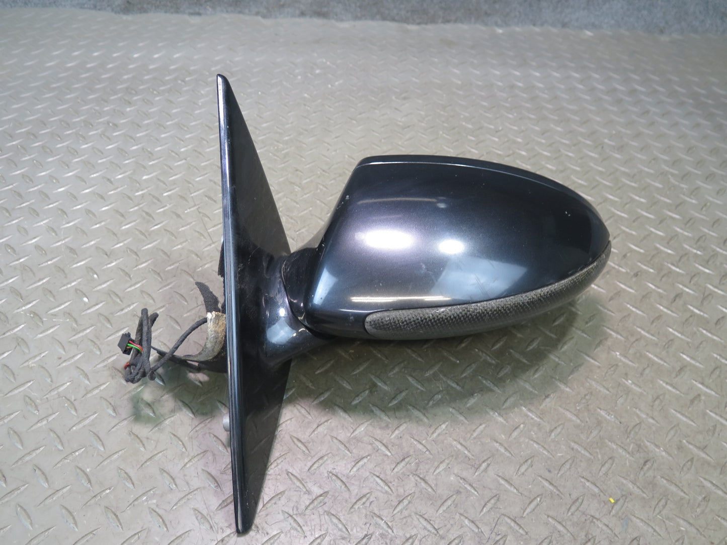06-10 BMW E64 E63 M6 Left Exterior Auto Dim Side View Mirror Glass Discoloration