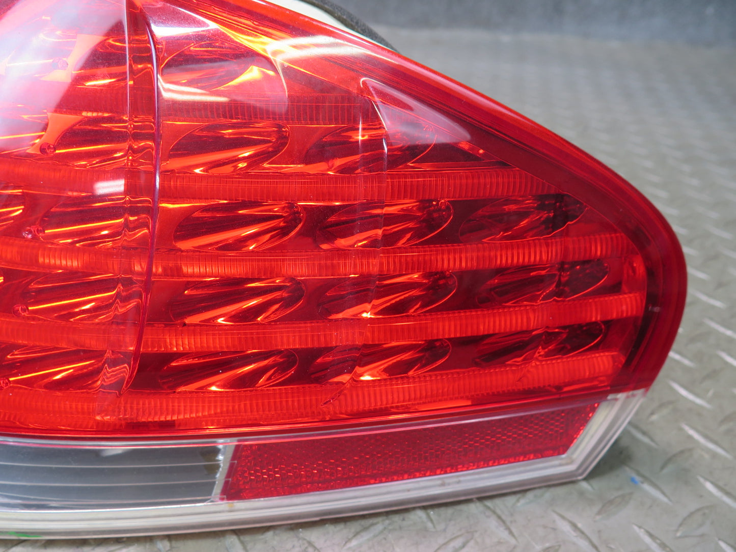 2006-2007 BMW E63 E64 M6 Rear Right Tail Light Lamp