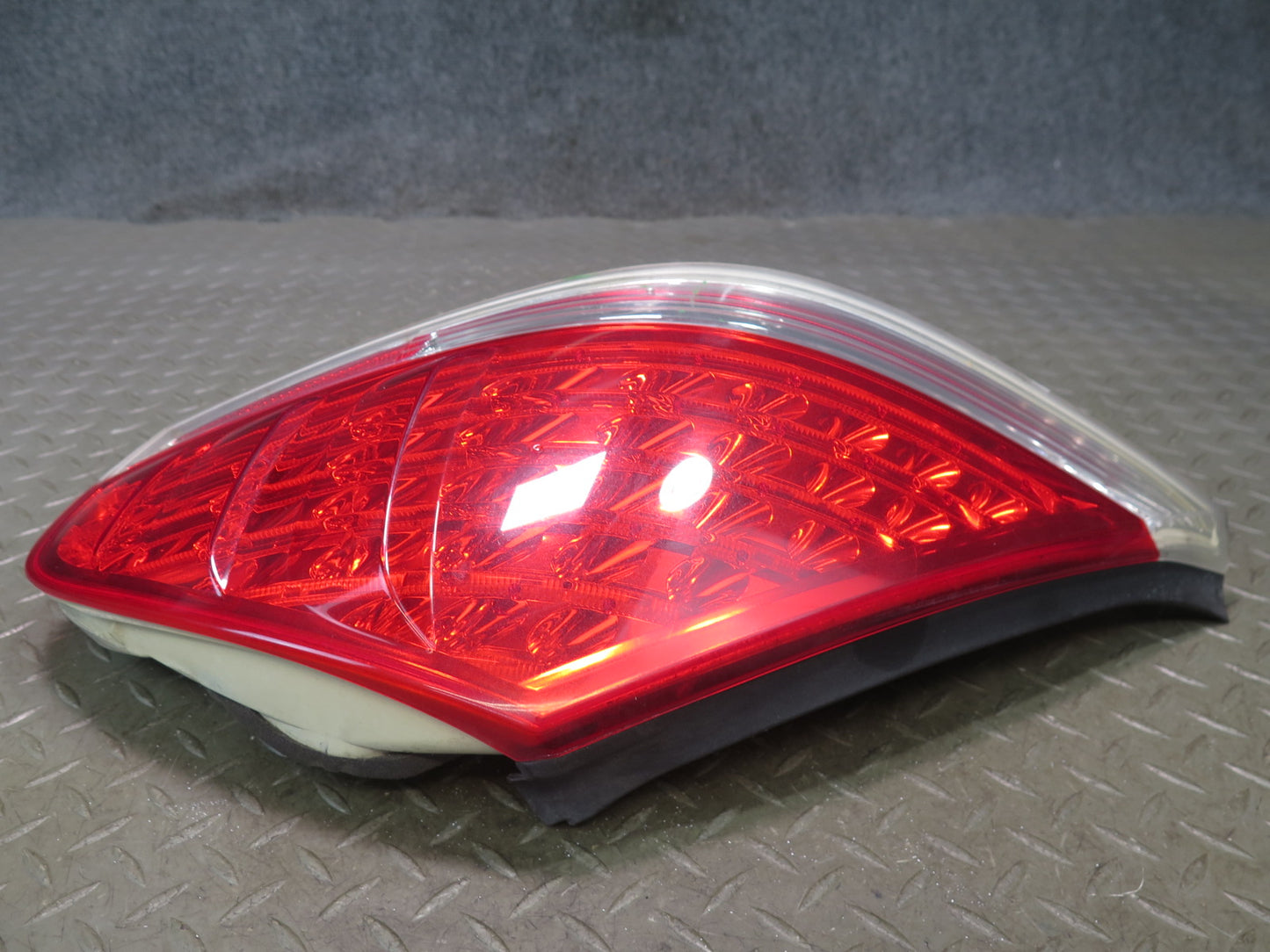 2006-2007 BMW E63 E64 M6 Rear Right Tail Light Lamp