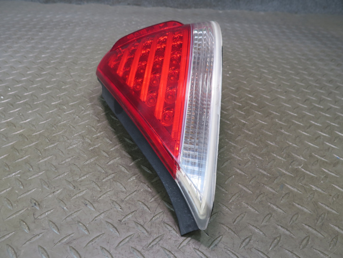 2006-2007 BMW E63 E64 M6 Rear Right Tail Light Lamp