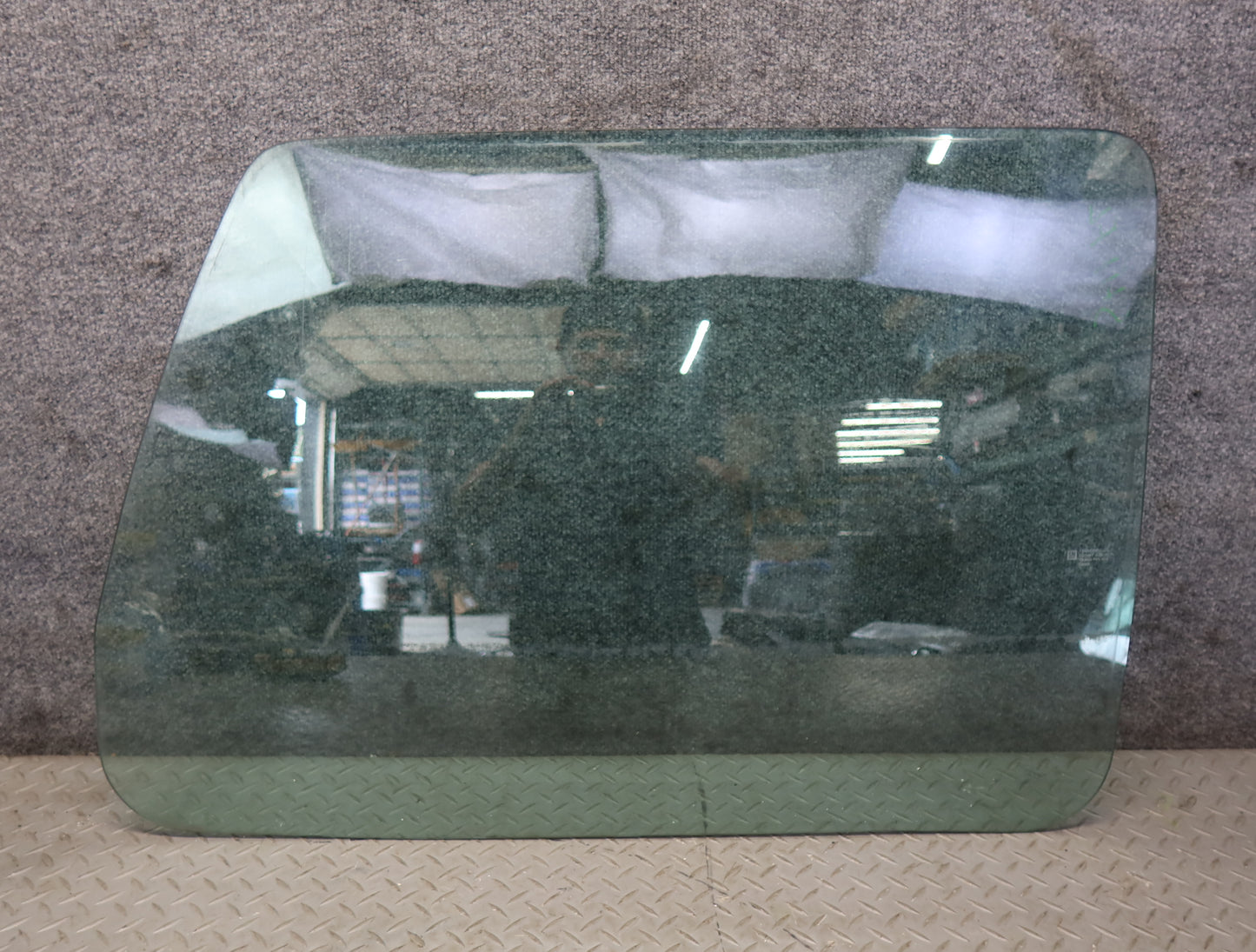 2003-2009 Hummer H2 Front Left Door Glass Window