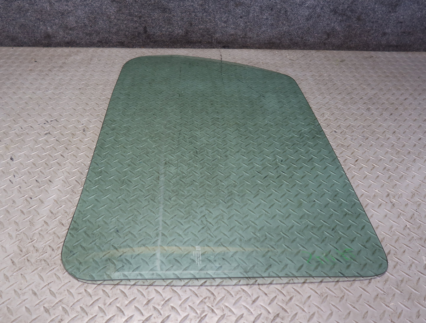 2003-2009 Hummer H2 Front Left Door Glass Window