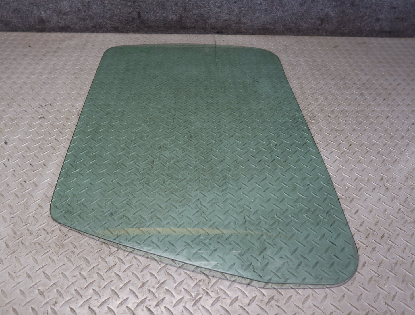 2003-2009 Hummer H2 Front Left Door Glass Window