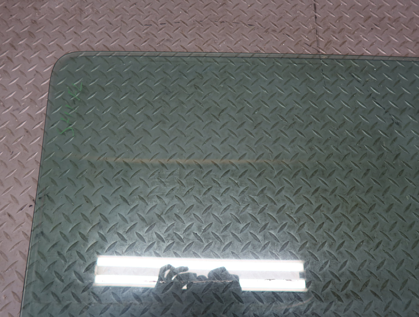 2003-2009 Hummer H2 Front Left Door Glass Window