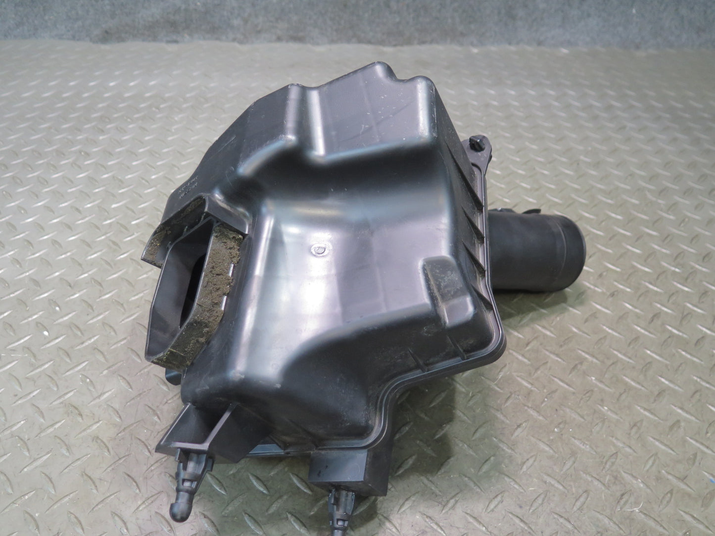 09-20 Nissan Z34 370Z Right Air Intake Cleaner Filter Box w MAF Sensor OEM