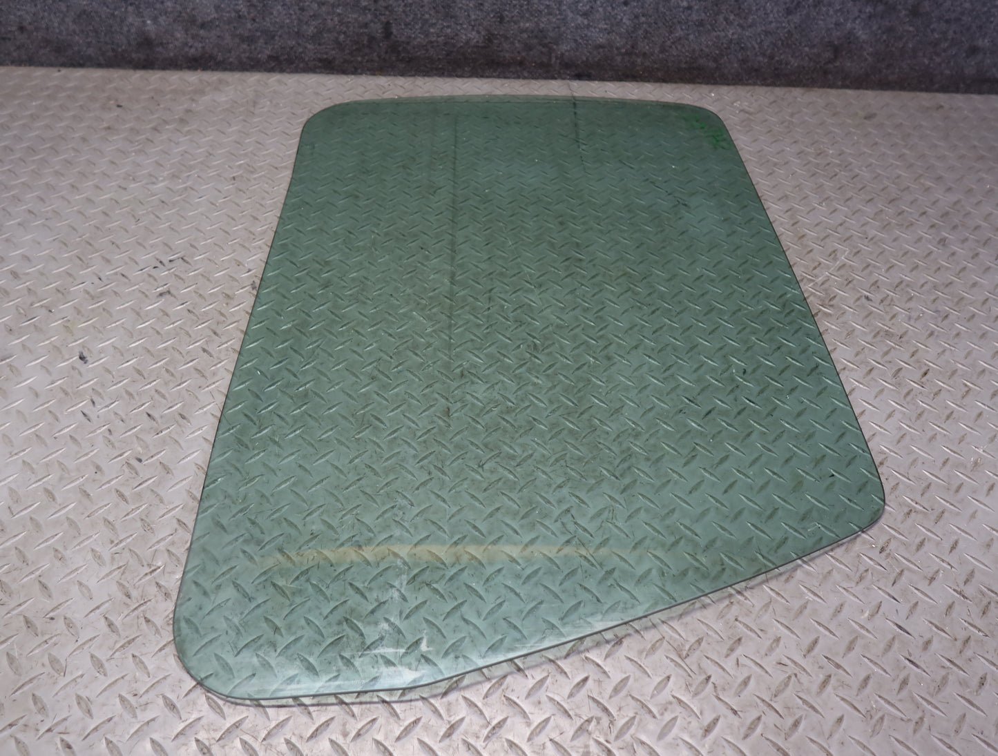 2003-2009 Hummer H2 Front Right Door Glass Window