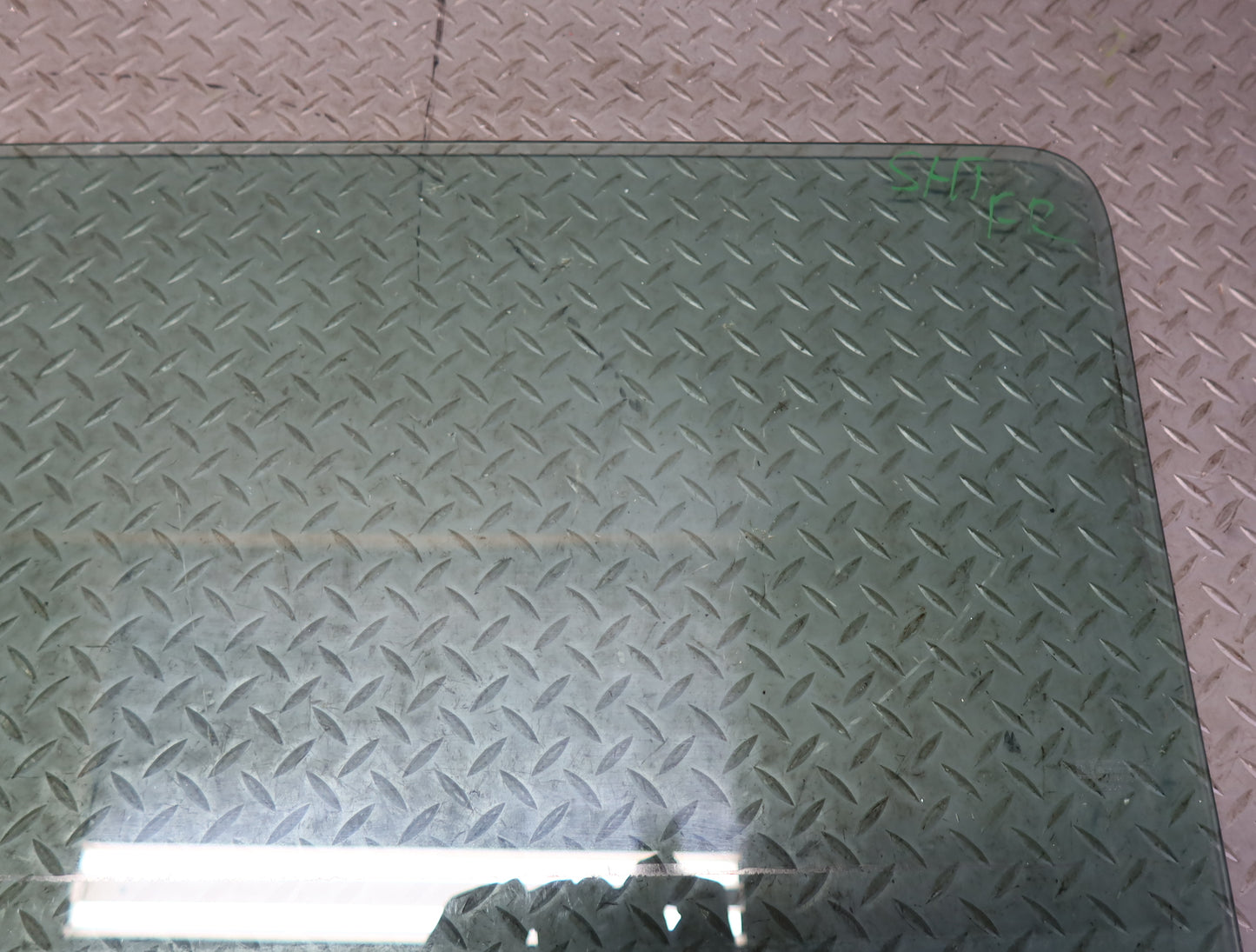 2003-2009 Hummer H2 Front Right Door Glass Window