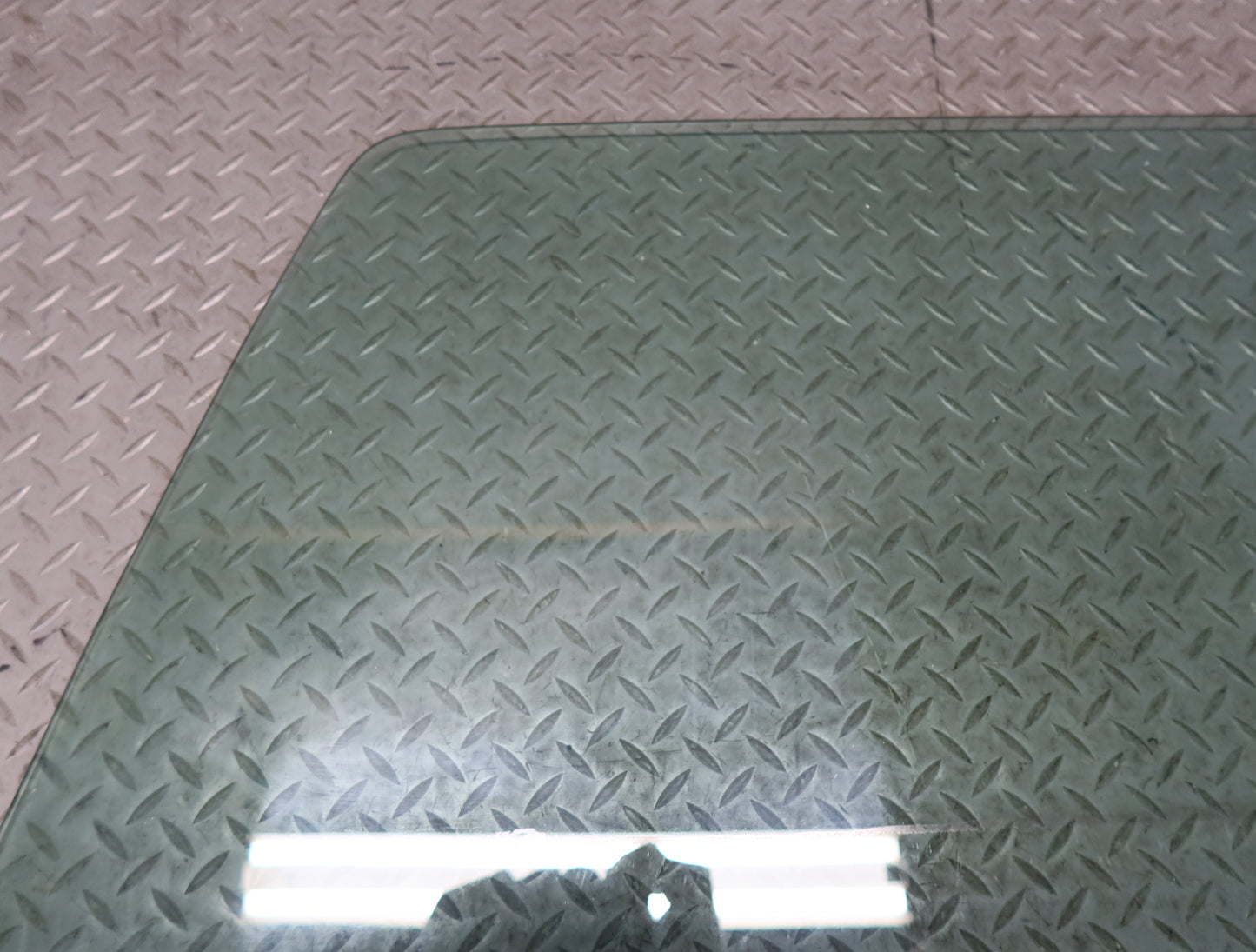 2003-2009 Hummer H2 Front Right Door Glass Window
