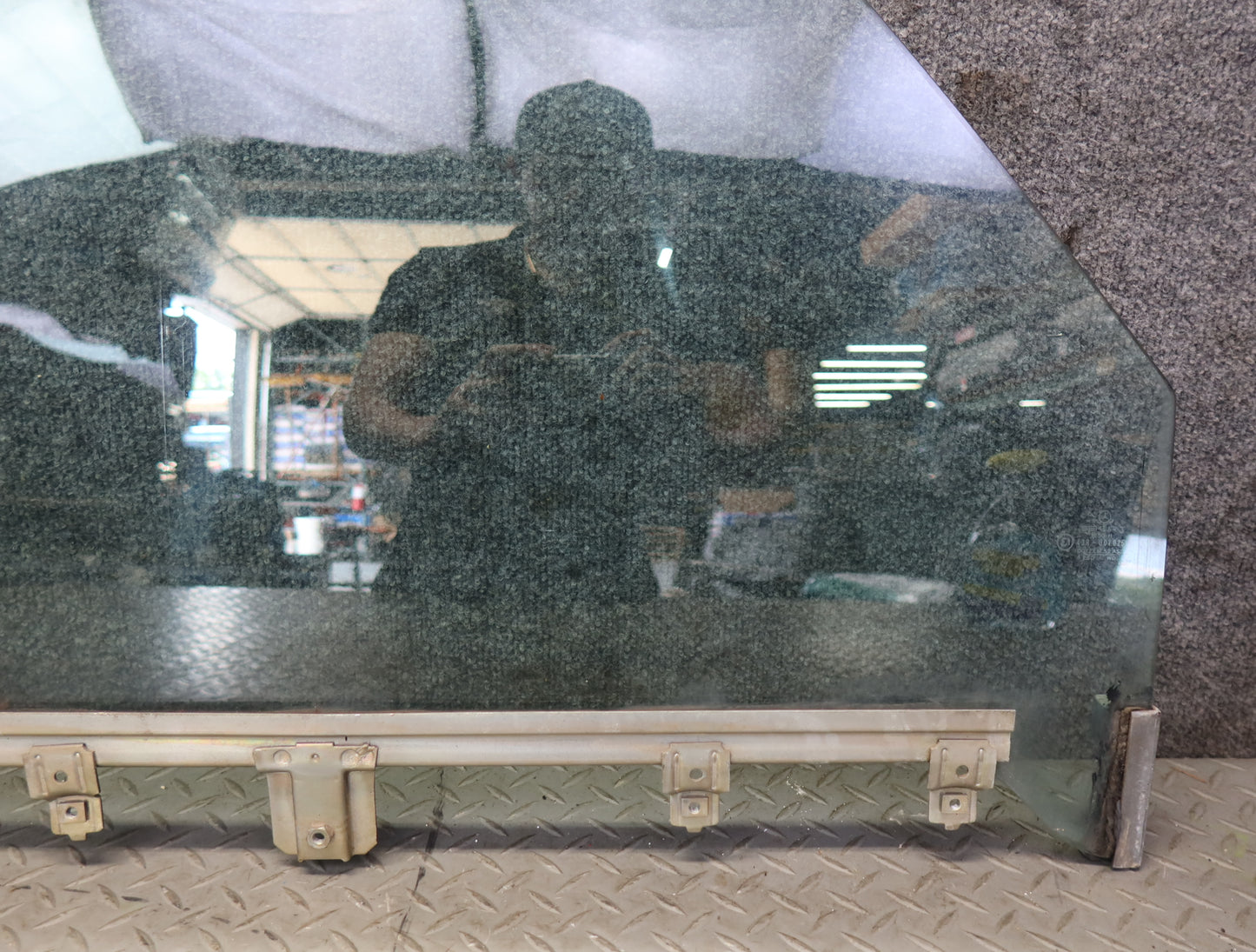 73-89 Mercedes R107 Convertible Front Right Passenger Door Glass Window OEM