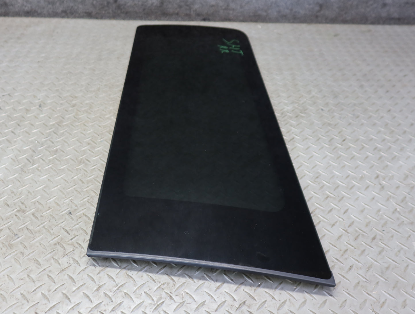 2003-2007 Hummer H2 Rear Right Quarter Glass Window