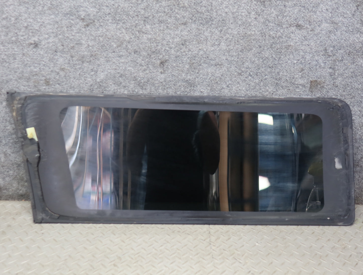 2003-2007 Hummer H2 Rear Right Quarter Glass Window