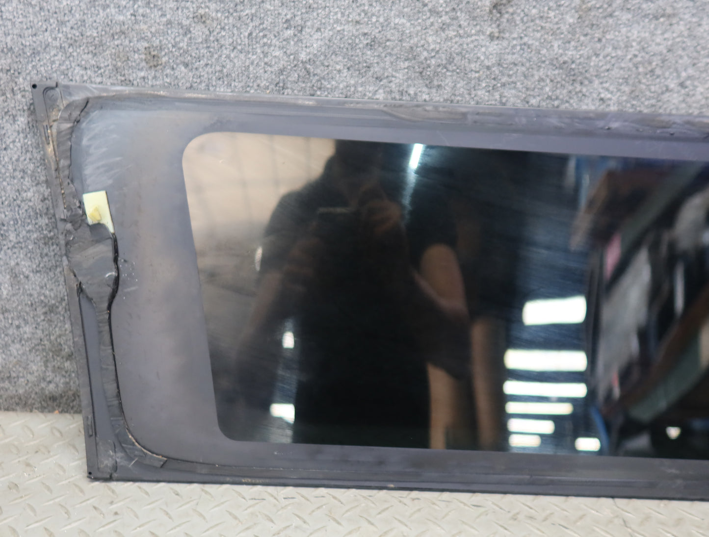 2003-2007 Hummer H2 Rear Right Quarter Glass Window