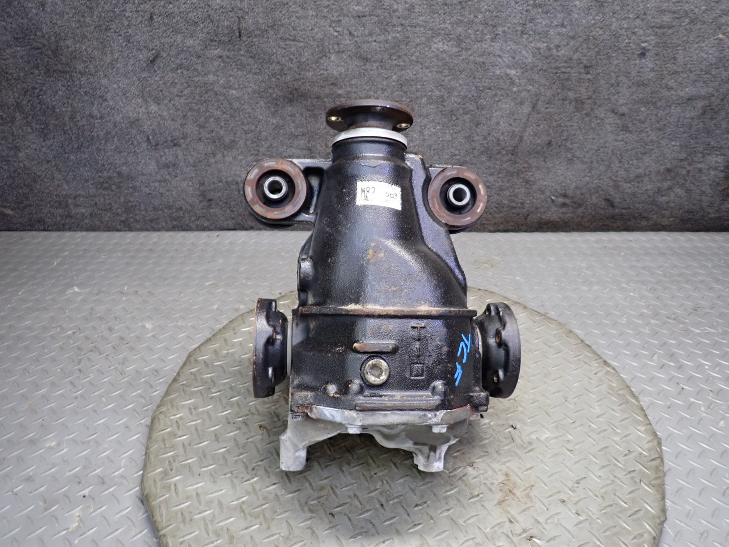 99-01 Toyota Crown JZS175 RWD A/T Rear Differential Carrier 3.727 Ratio OEM